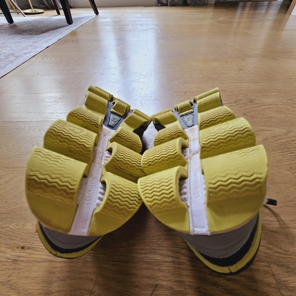 QC Running Shoes 7.5M - Picture 5 of 6